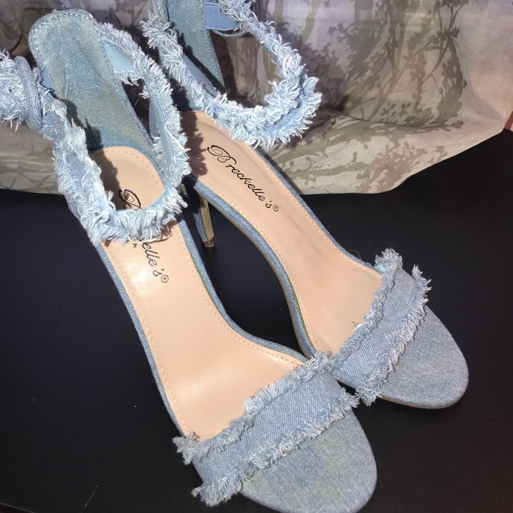 Heels - Picture 2 of 5